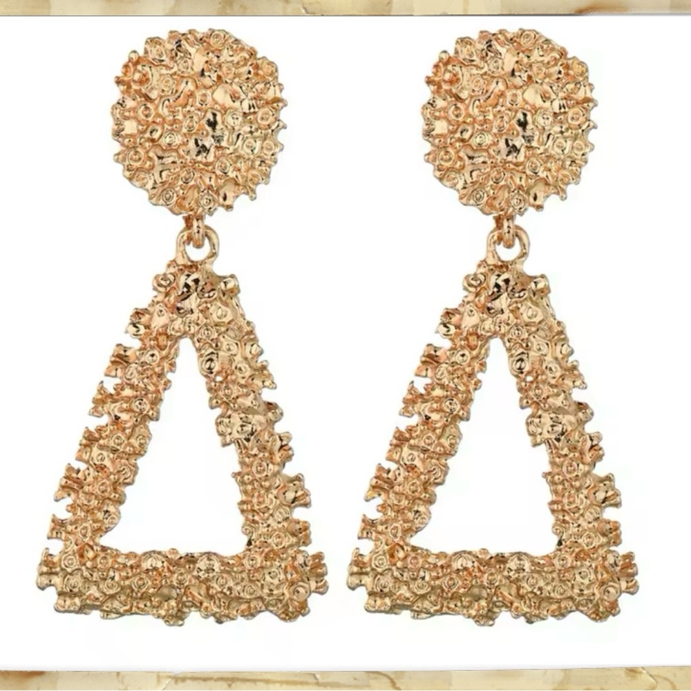 ✨TRIANGLE GOLD RUSH✨CHUNKY GOLD METAL TRIANGLE SHAPED POST OR STUD EARRINGS-NEW
